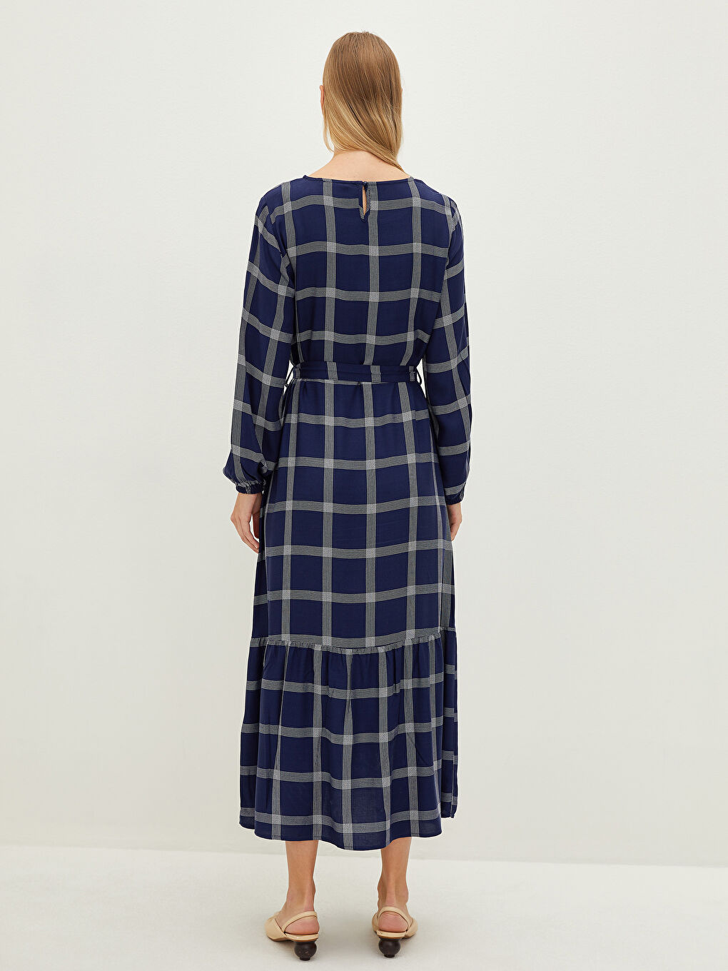 فستان نسائي بقصة A كم طويل بنقشة المربعات برقبة دائرية من الفيسكوز-4