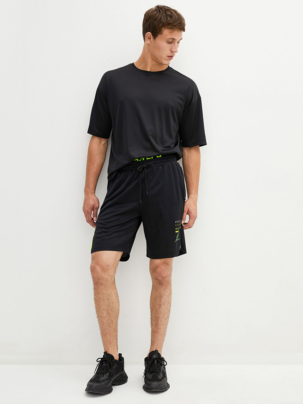 Siyah Standart Kalıp Erkek Spor Şort