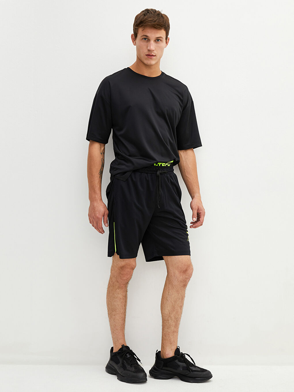 Siyah Standart Kalıp Erkek Spor Şort-1