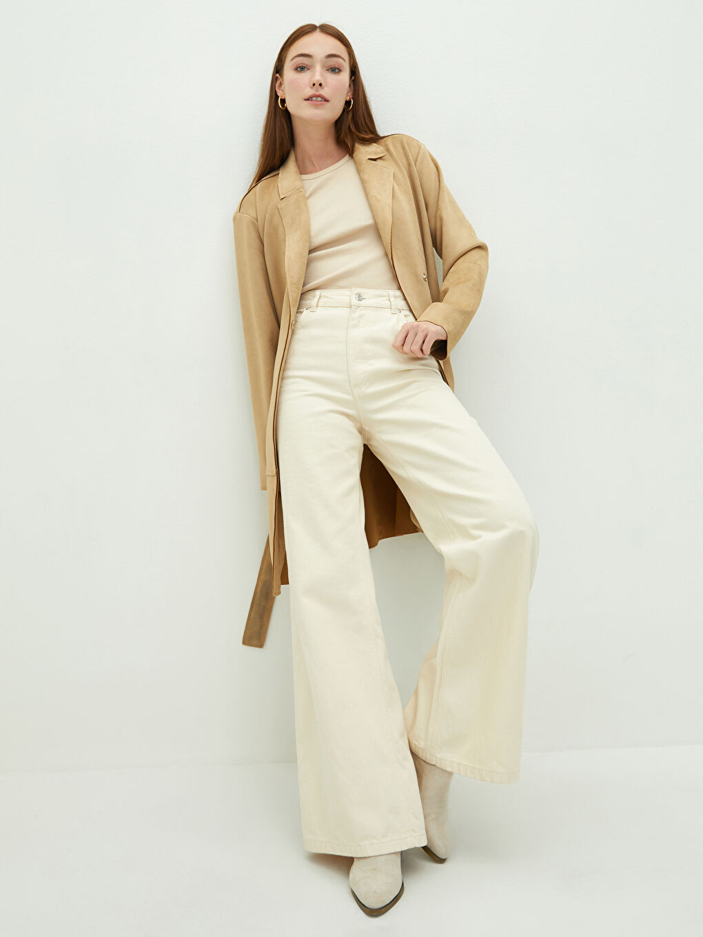 Bej Ceket Yaka Düz Beli Kemerli Cep Detaylı Uzun Kollu Süet Kumaş Kadın Trençkot-2