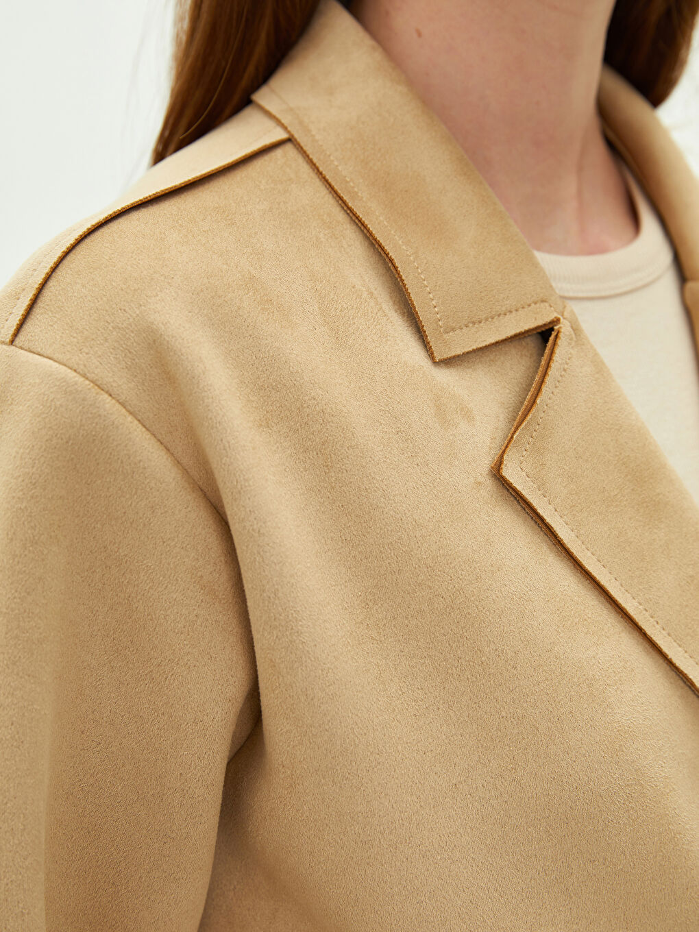 Bej Ceket Yaka Düz Beli Kemerli Cep Detaylı Uzun Kollu Süet Kumaş Kadın Trençkot-3