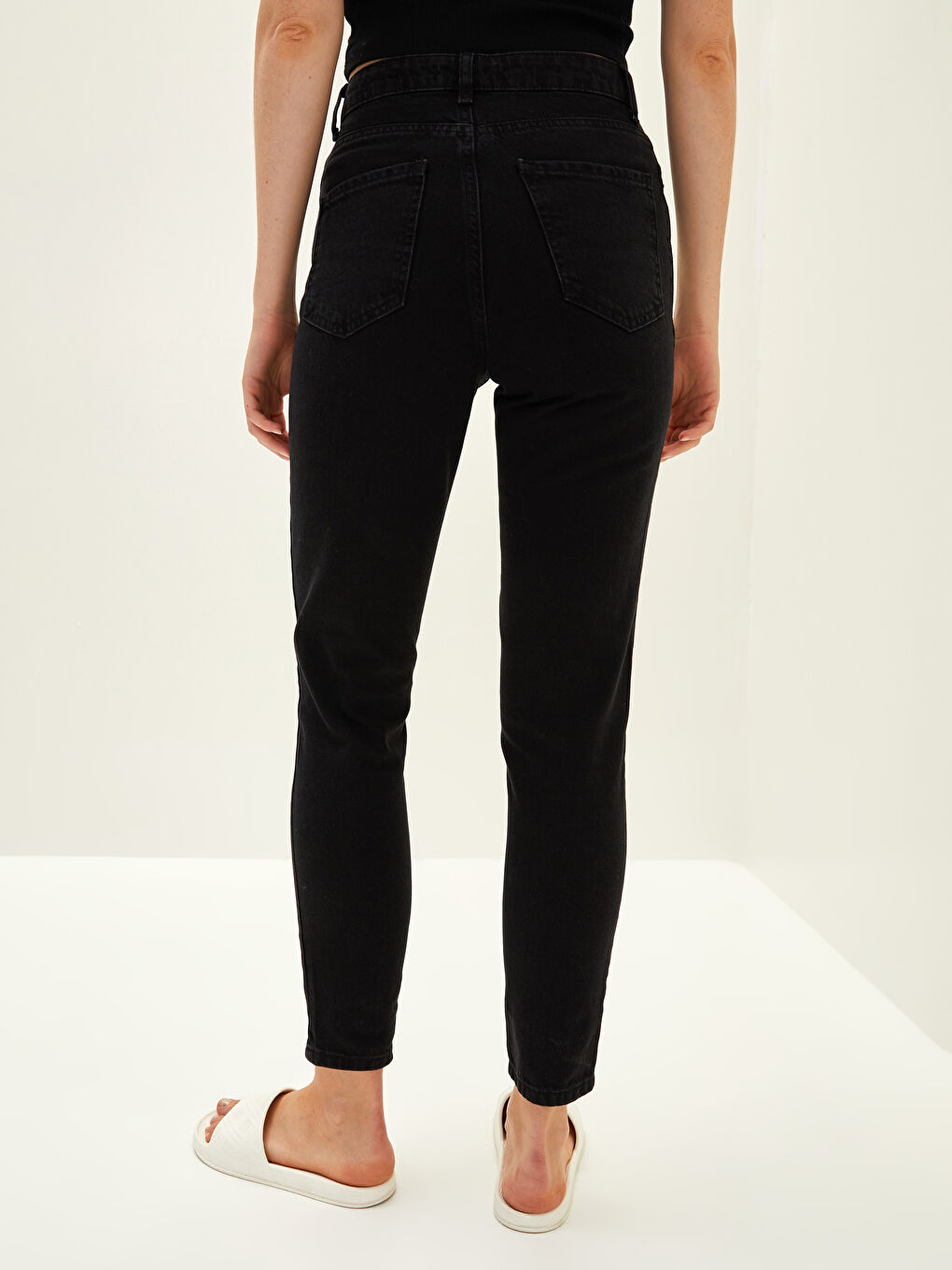 әйелдерге арналған жоғары бел анаға арналған киім үлгісі қалта детальды родео деним джинс шалбар-3