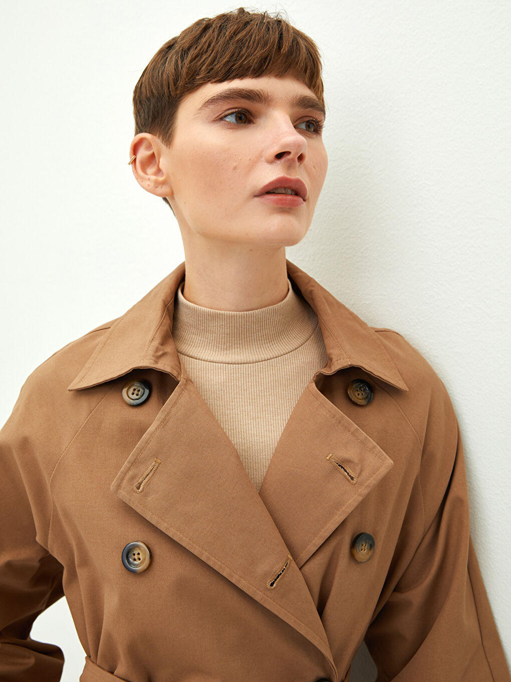 معطف ترنش قطن للسيدات بياقة جاكت مستقيمة كم طويل بحزام على الخصر-1