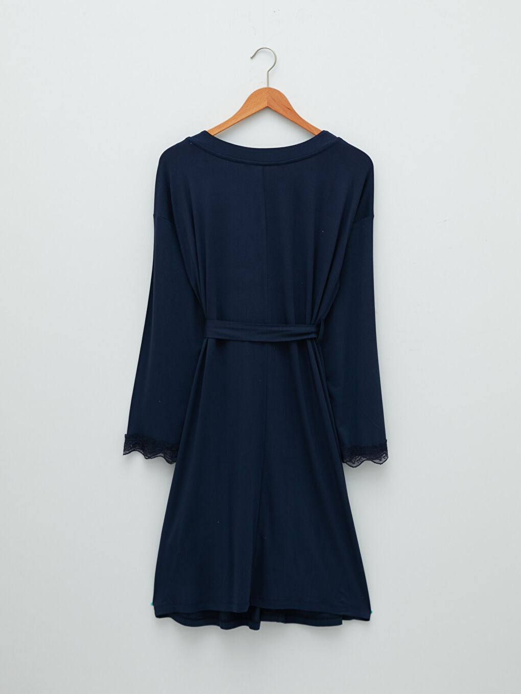 Lacivert Kruvaze Yaka Nakış Detaylı Beli Bağlamalı Uzun Kollu Kadın Sabahlık-6