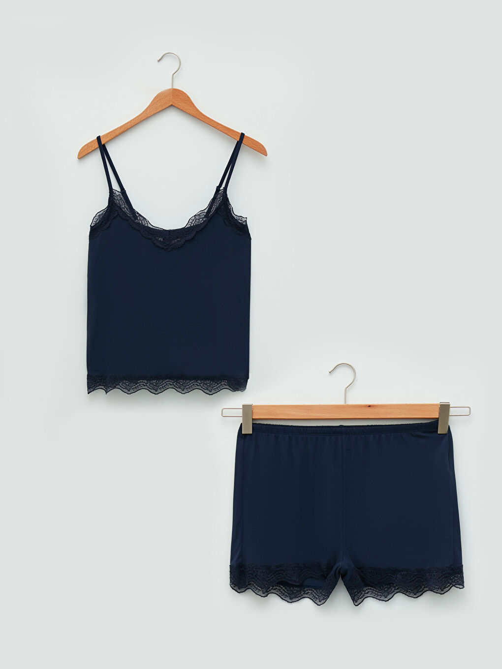 LC Waikiki V-Neck Lace Suspender Women's Shorts Pajamas Set -W1AD85Z8-HFH