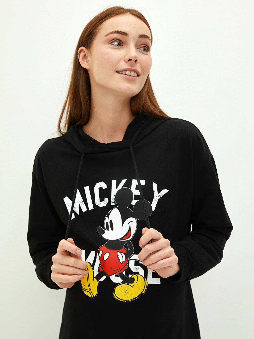 LCWAIKIKI Maternity Yeni Siyah Kapüşon Yaka Mickey Mouse Baskılı Uzun Kollu Hamile Elbise - 4