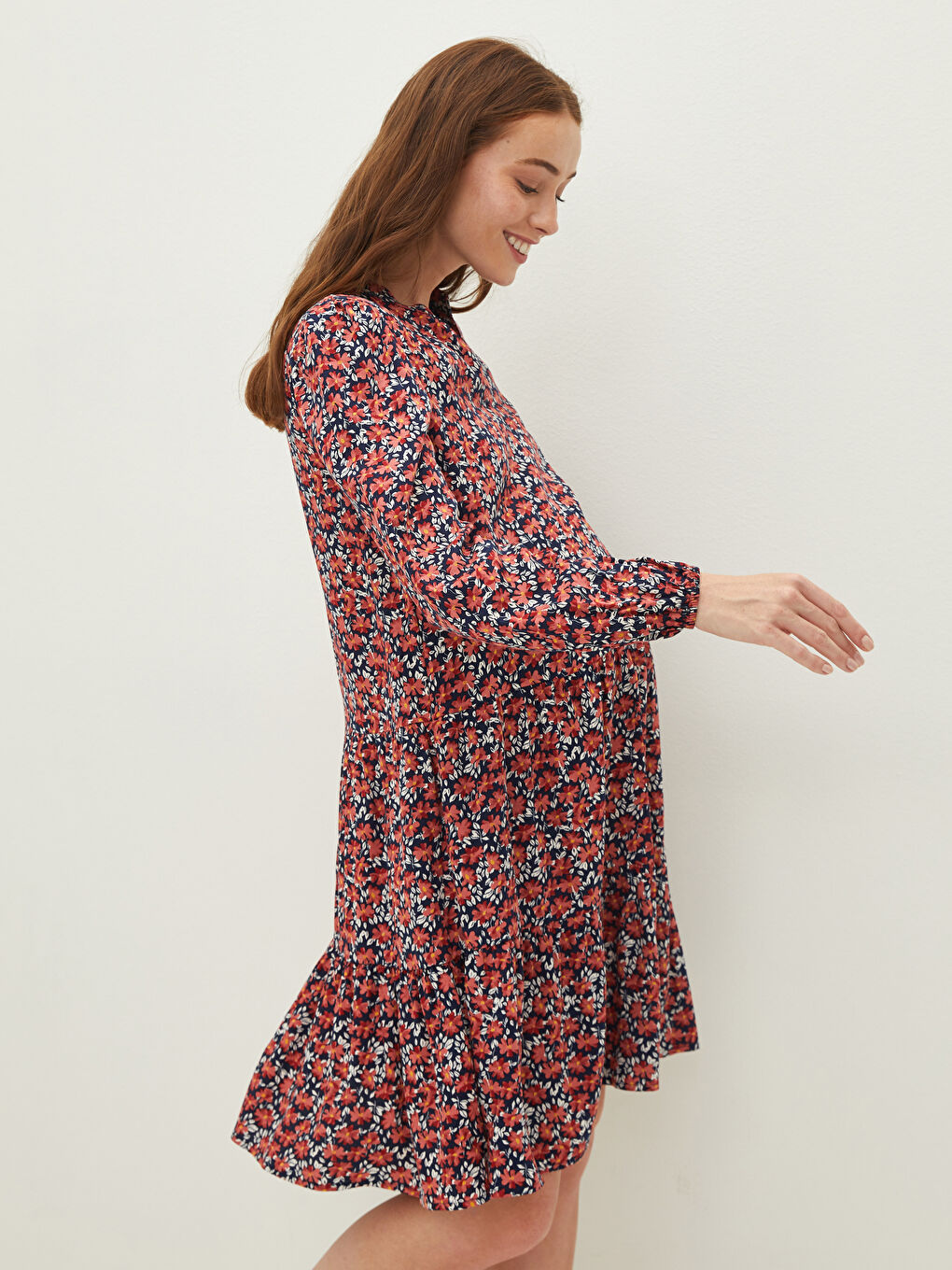 فستان حمل ياقة على شكل حرف V مُزهر كم طويل قماش بيلماندو