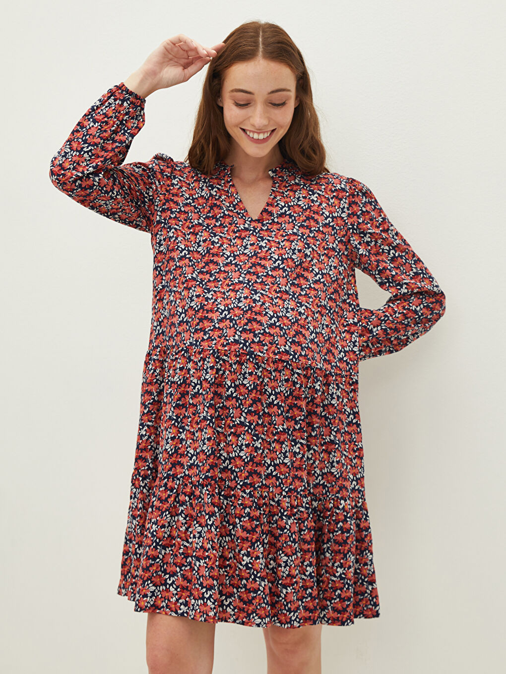 فستان حمل ياقة على شكل حرف V مُزهر كم طويل قماش بيلماندو-1