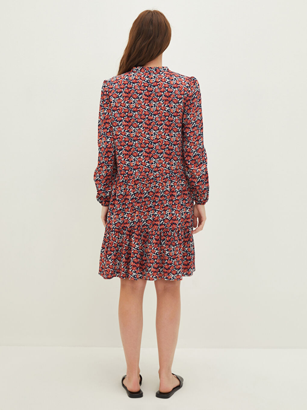 فستان حمل ياقة على شكل حرف V مُزهر كم طويل قماش بيلماندو-4