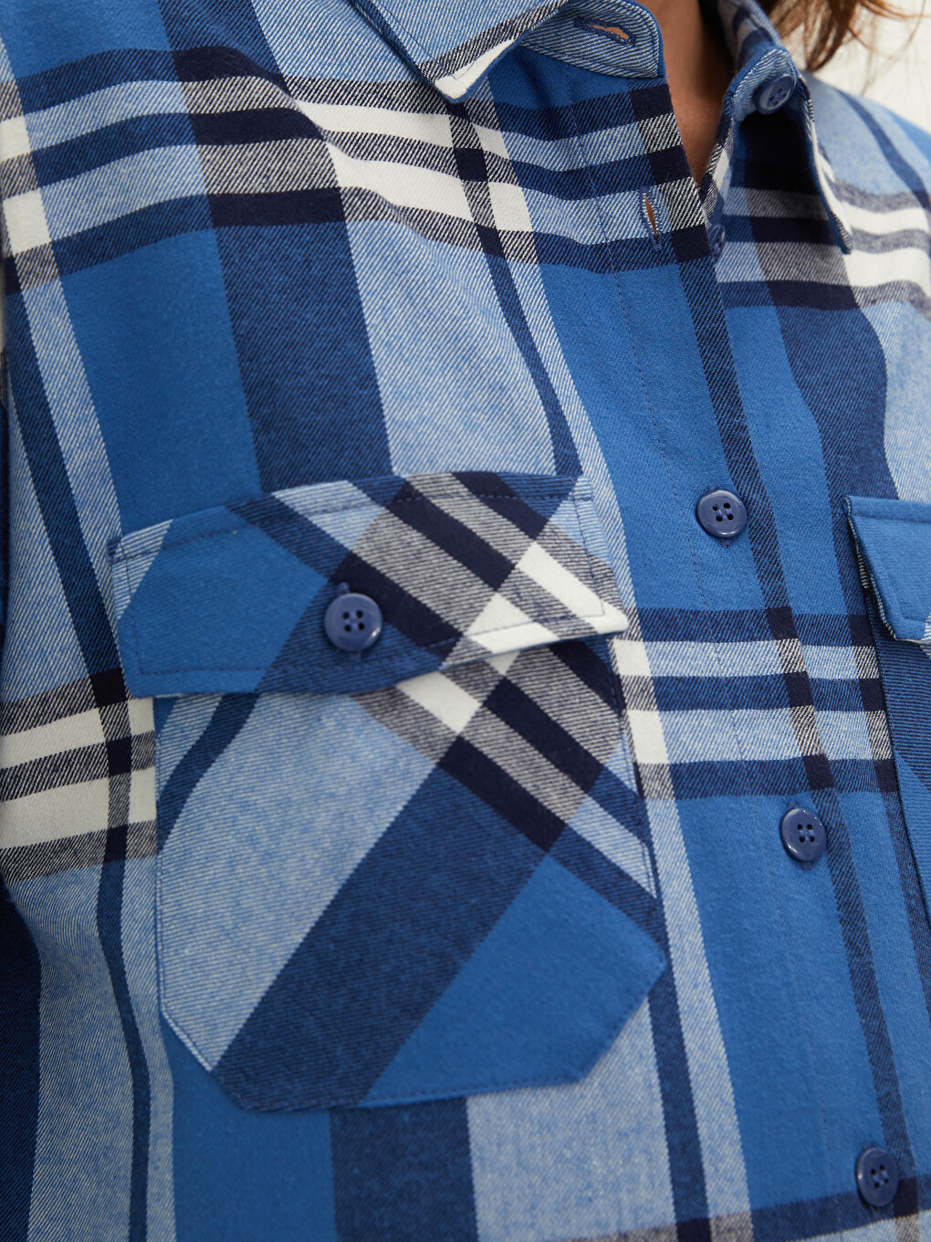 Chemise de Maternité en Tissu Flanelle à Carreaux avec Fermeture à Boutons sur le Devant et Détails de Poche-3