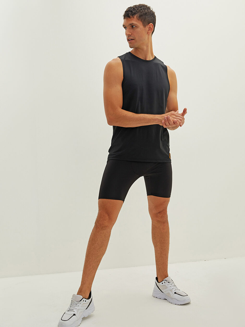 شورت رياضي ضيق للرجال