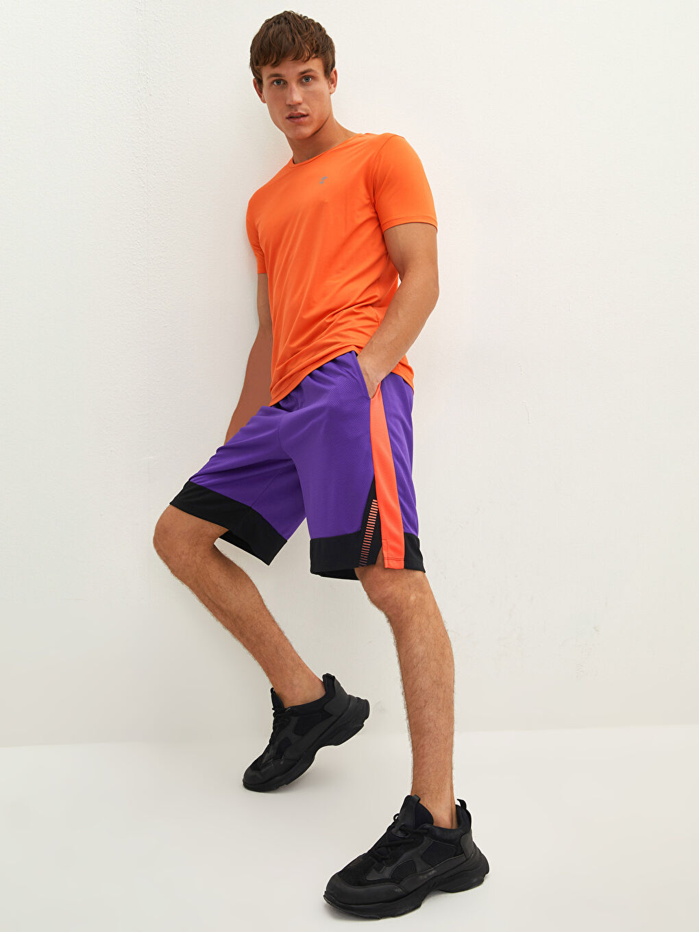 تيشيرت رياضي كم قصير بياقة دائرية للرجال-2