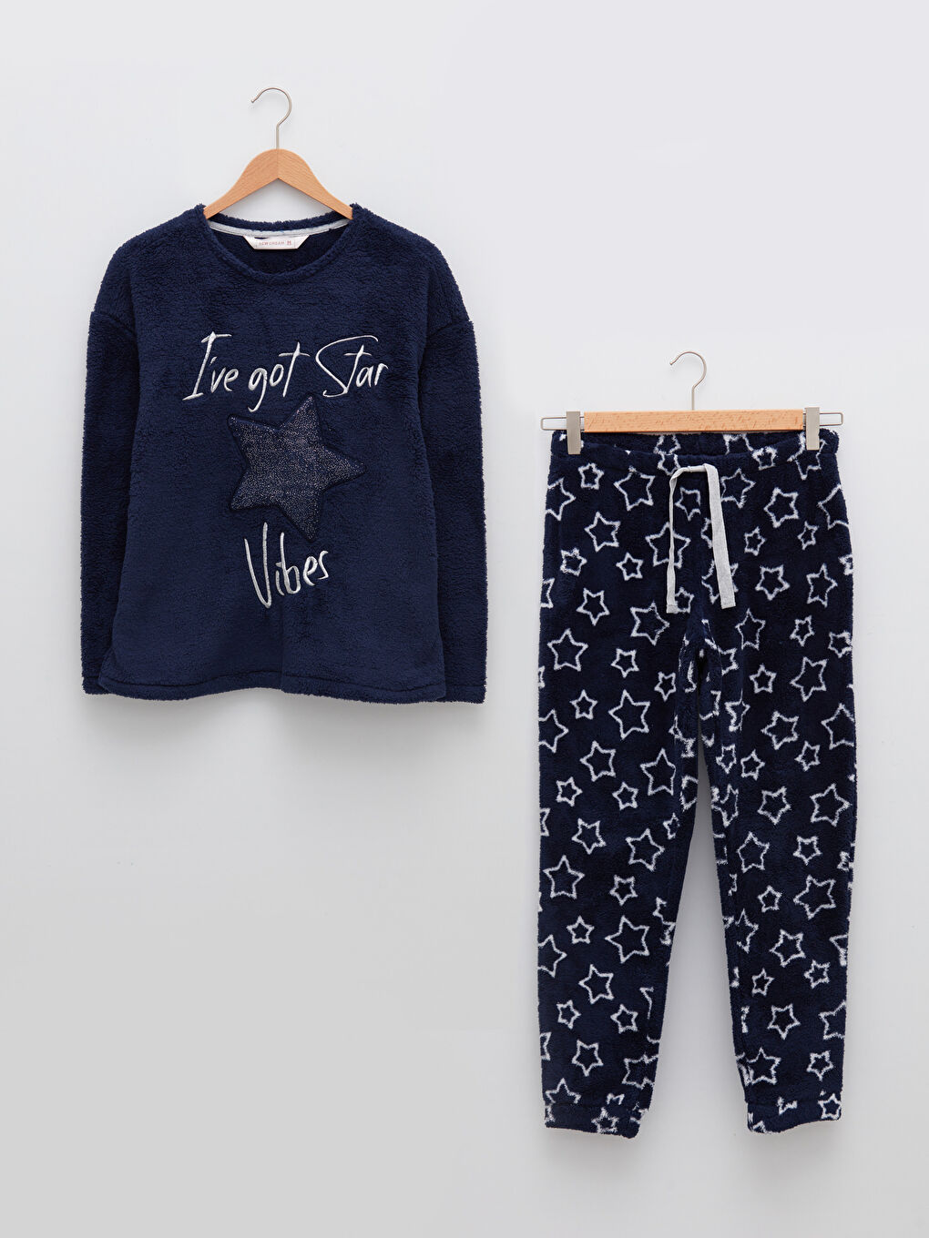 LCW DREAM Crew Neck Embroidered Women's Plush Pyjama Set -W1AF59Z8-LSJ