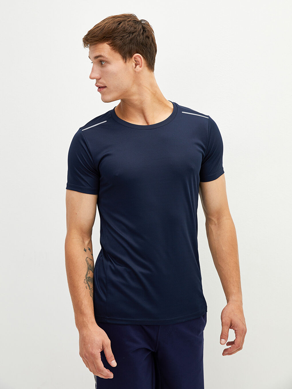 T-shirt de sport actif à manches courtes et col rond pour hommes-5