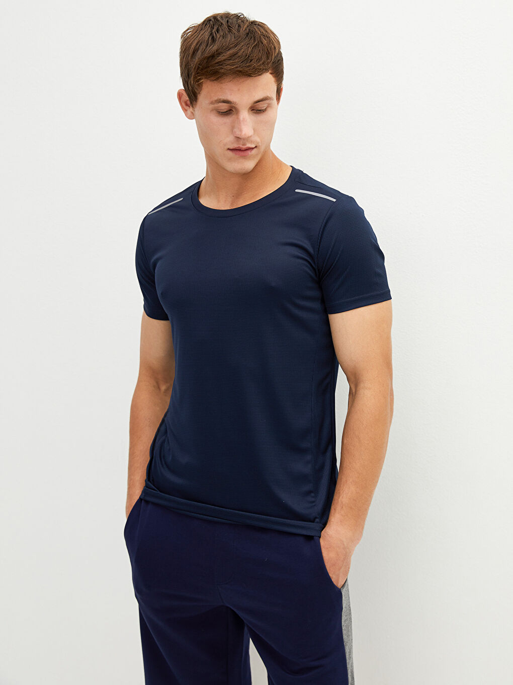 T-shirt de sport actif à manches courtes et col rond pour hommes-1