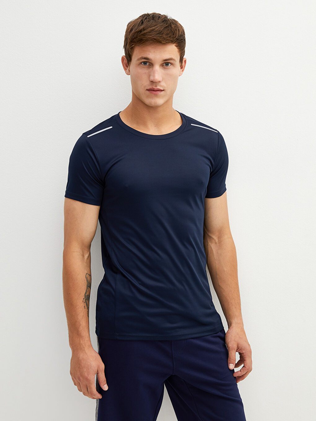 T-shirt de sport actif à manches courtes et col rond pour hommes-3