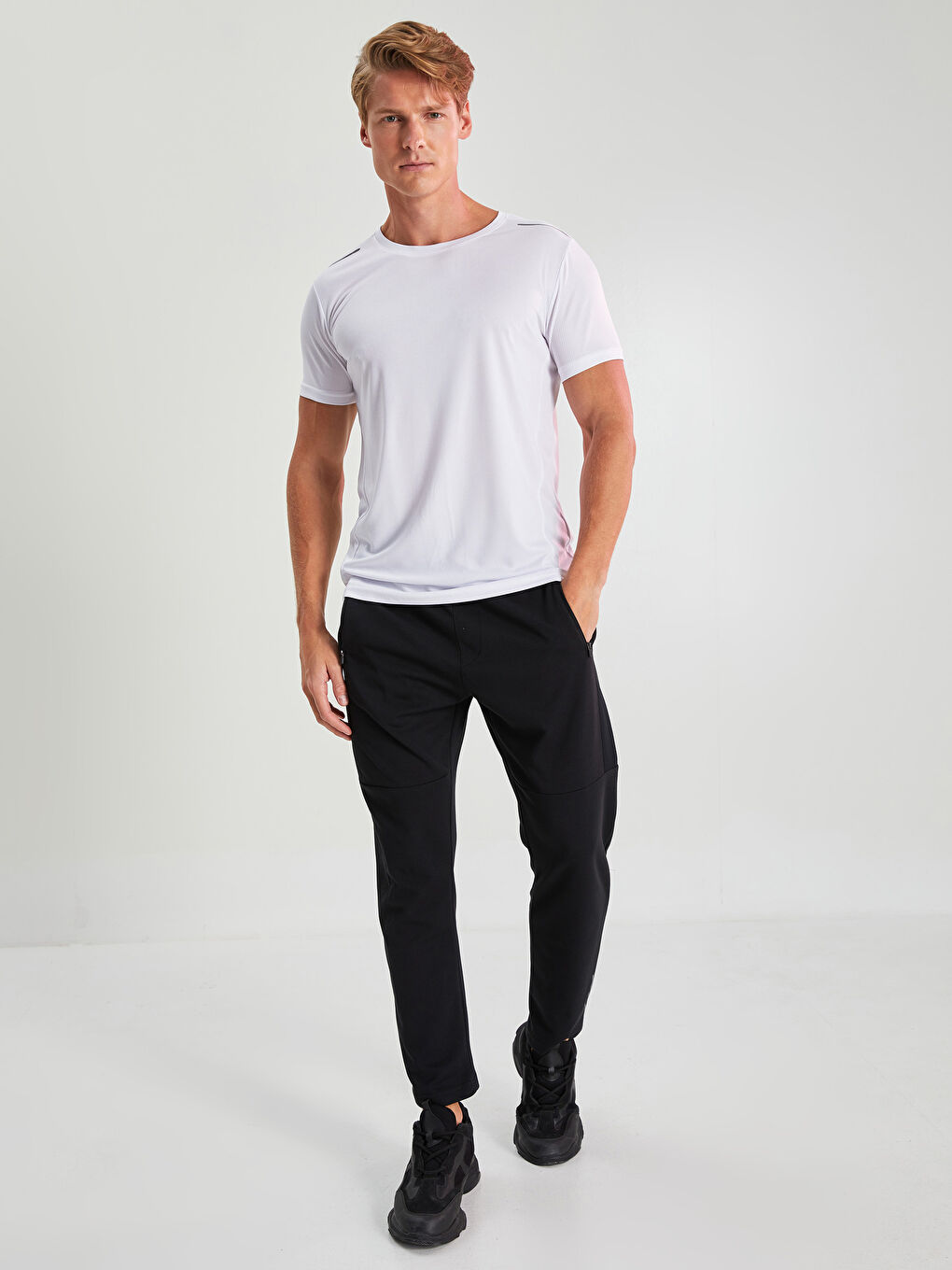 Beyaz Bisiklet Yaka Kısa Kollu Aktif Spor Erkek Tişört-4