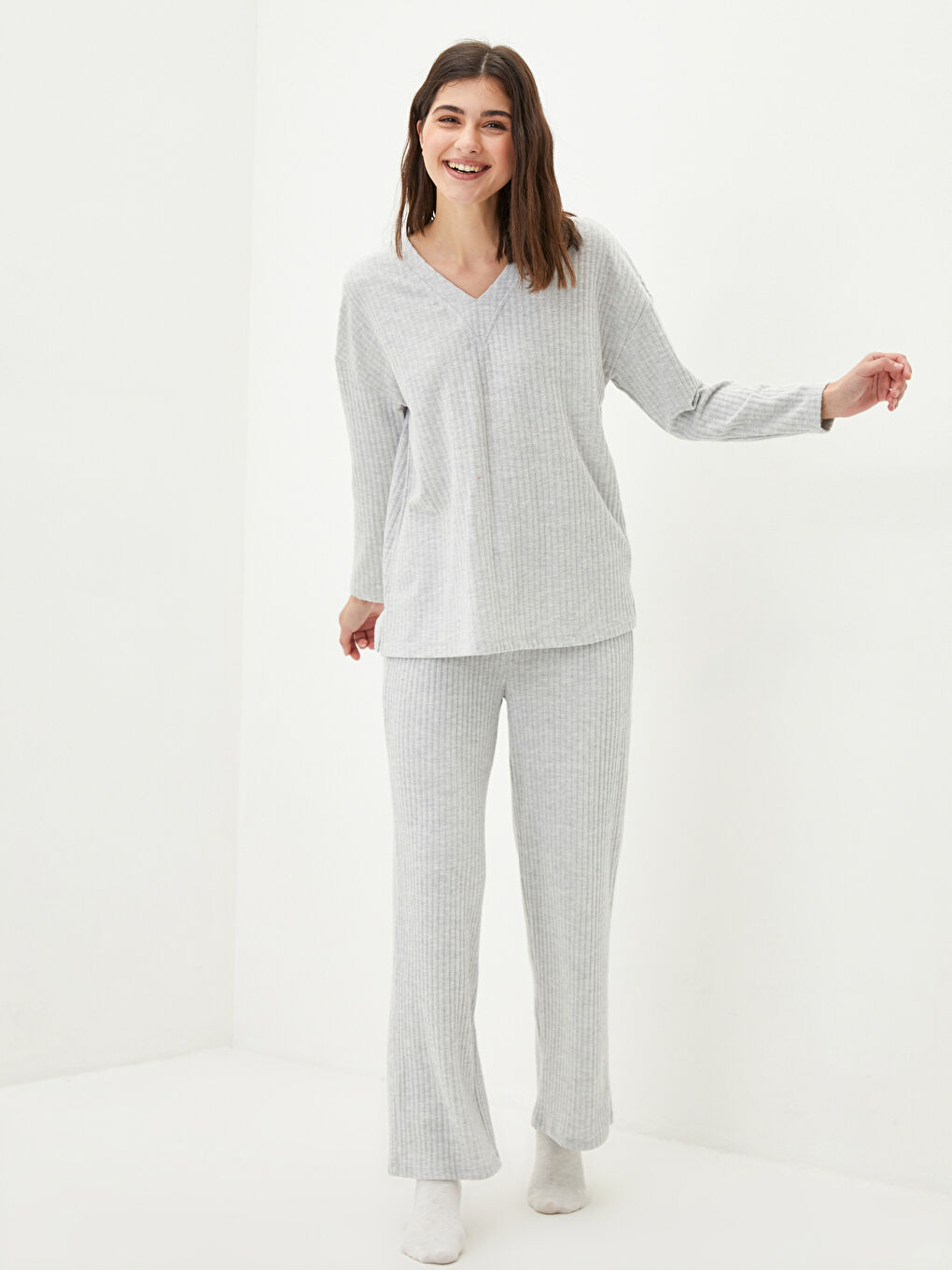 Gri V Yaka Düz Uzun Kollu Kadın Pijama Takımı