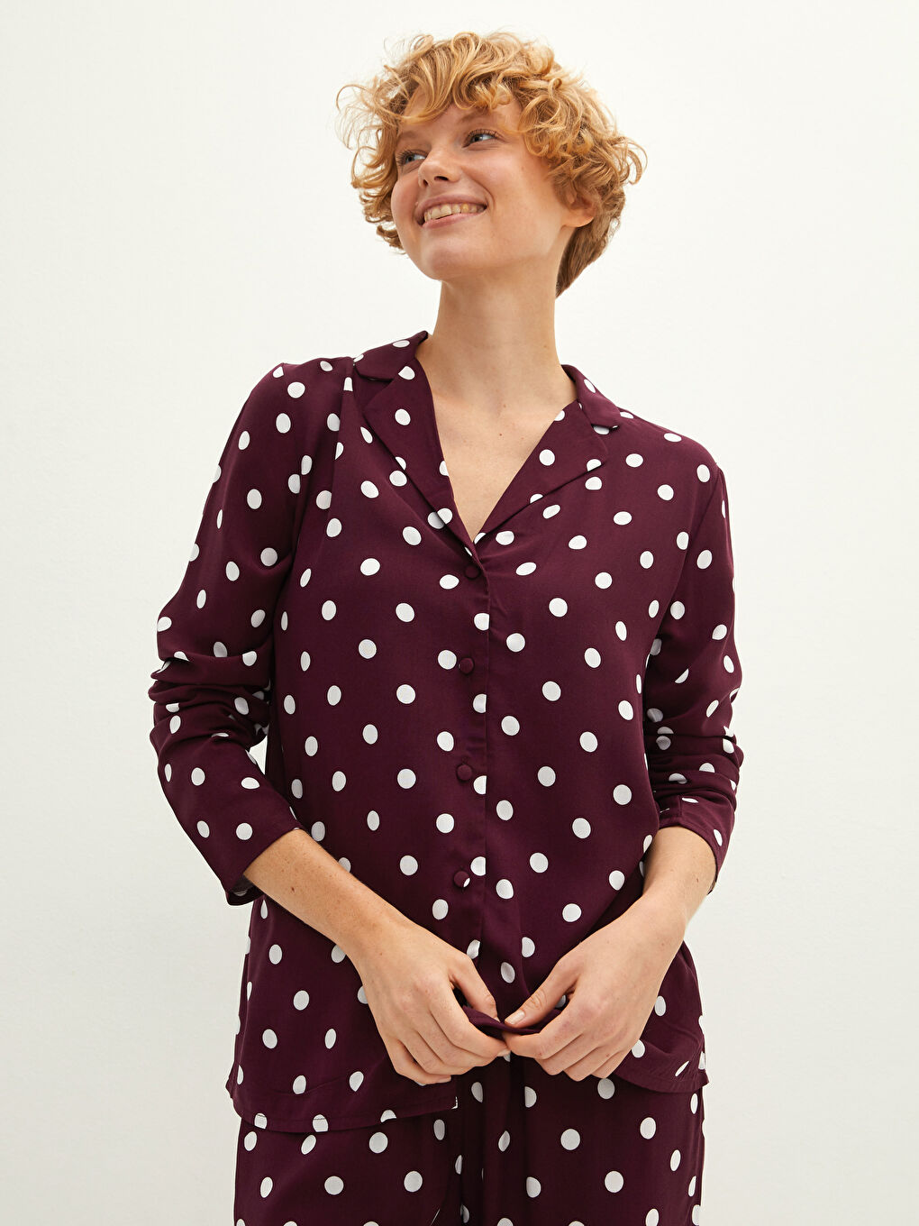 Bordo Gömlek Yaka Uzun Kollu Puantiye Desenli Viskon Kadın Pijama Takımı-2