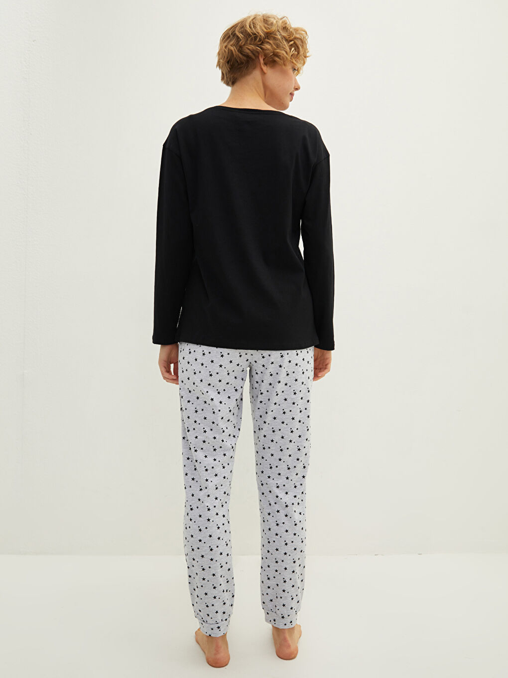 LCW DREAM Ensemble de Pyjama pour Femmes à Manches Longues Imprimé Minnie Mouse à Col Rond -W1AG94Z8-998