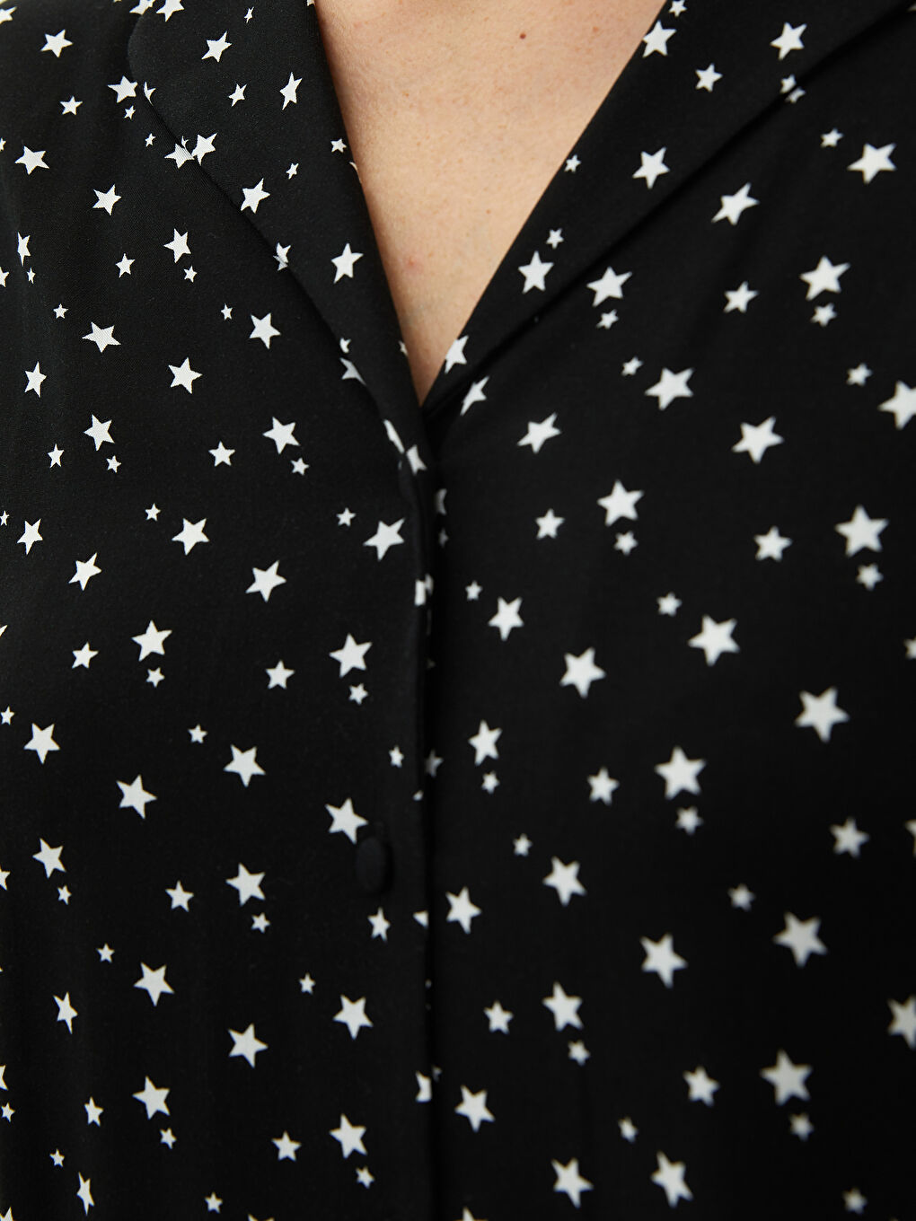 Siyah Gömlek Yaka Yıldız Baskılı Uzun Kollu Viskon Kadın Pijama Takımı-3