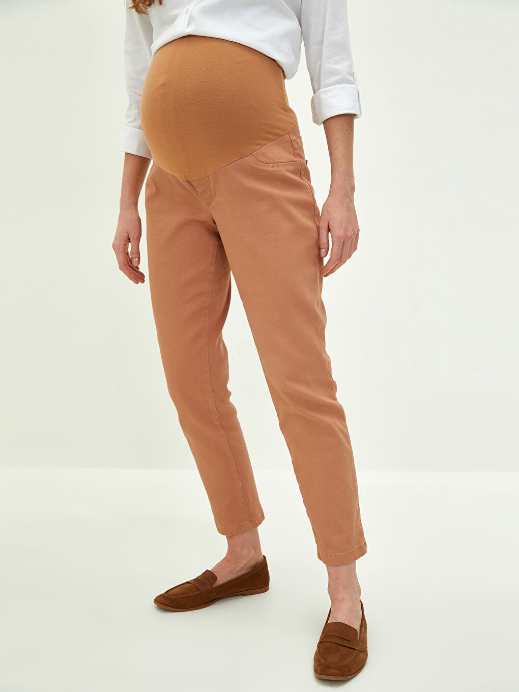 LCWAIKIKI Maternity Kahverengi Karın Panelli Standart Fit Cep Detaylı Gabardin Hamile Pantolon - 1