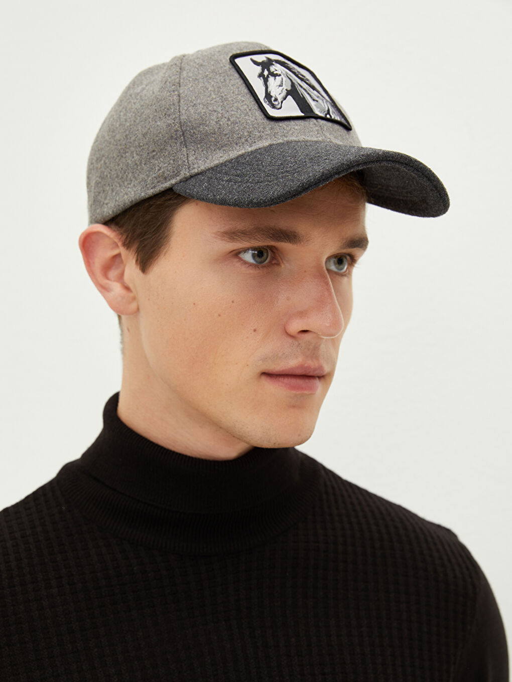 Kačket sa konjskom figurom za Muški-1