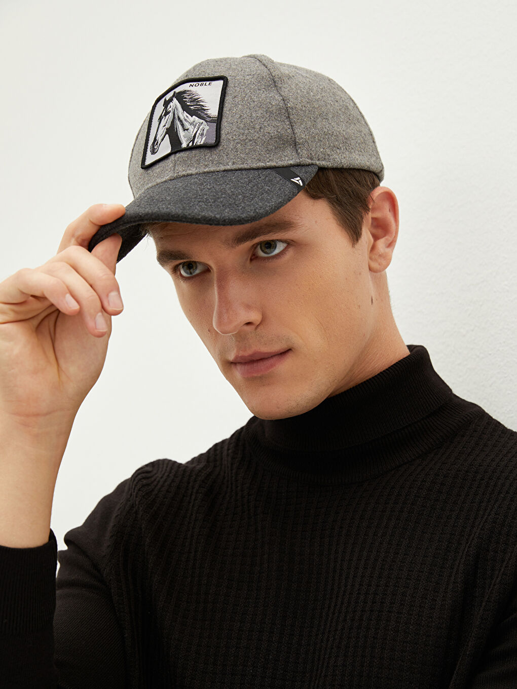 Kačket sa konjskom figurom za Muški-2