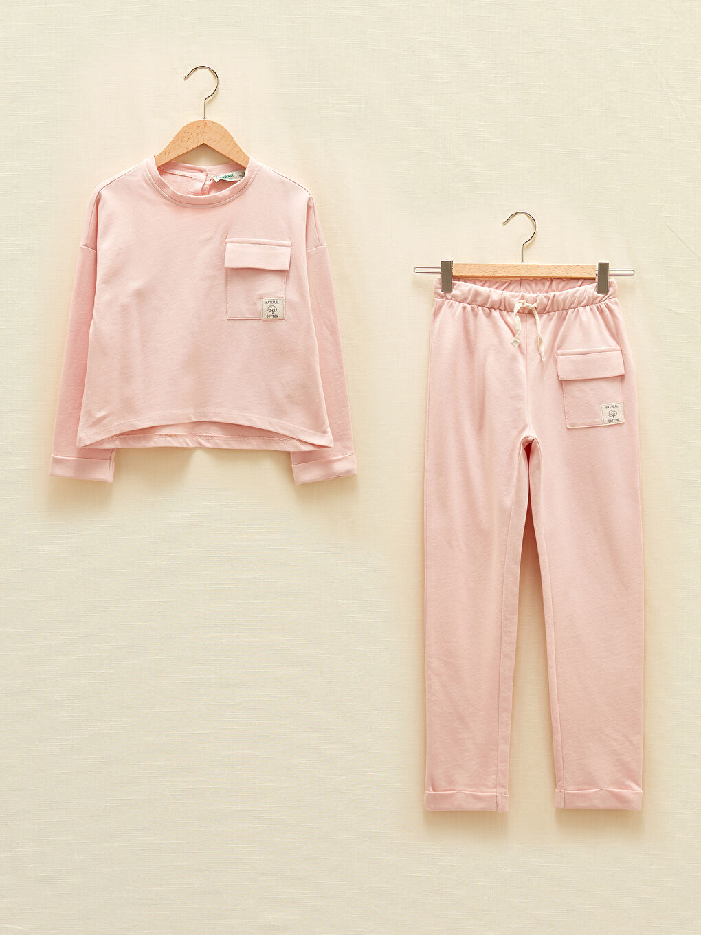 سويتشيرت كم طويل مطبوع بياقة دائرية وبنطلون للبنات