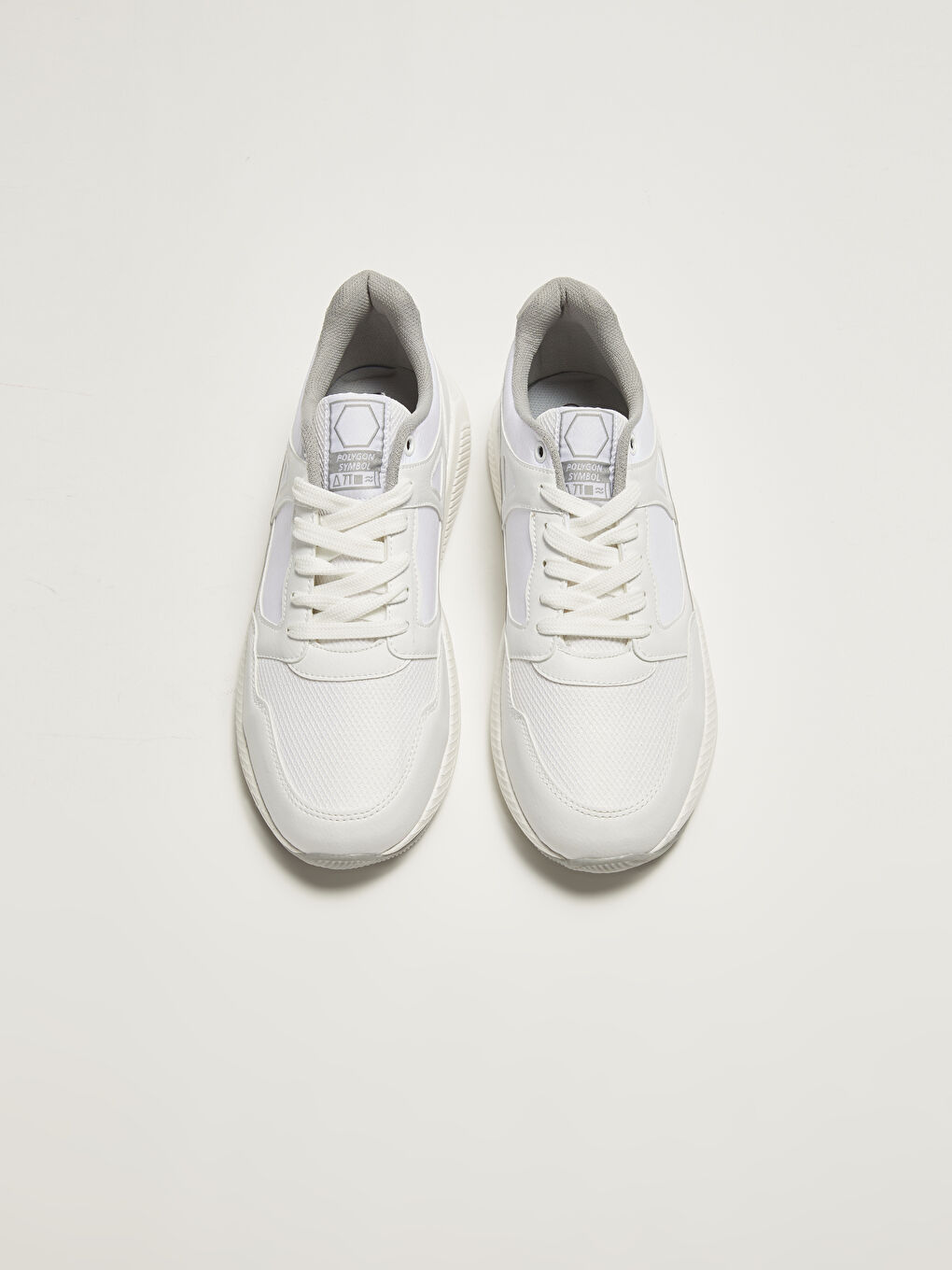 سنيكرز رجالي بتفاصيل شبكية ورباط ونعل سميك-2