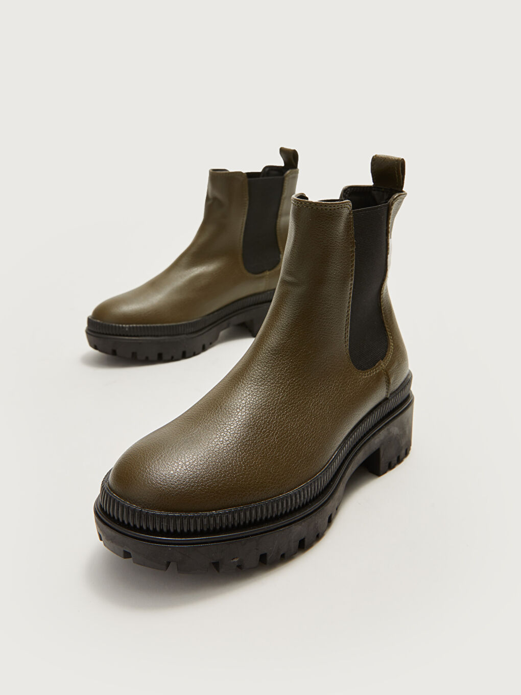 Deri Görünümlü Yanları Lastikli Kadın Bot-2