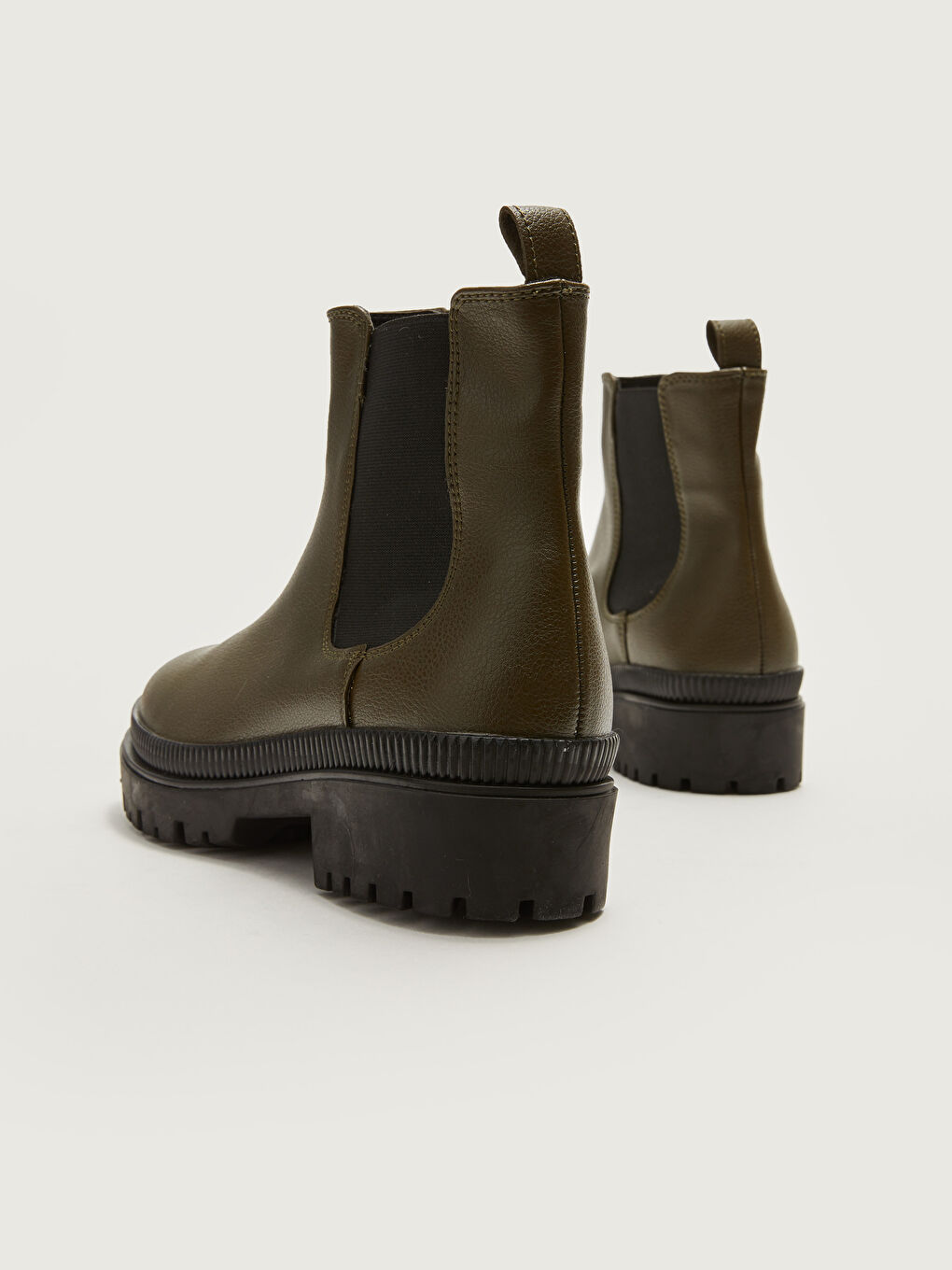 Deri Görünümlü Yanları Lastikli Kadın Bot-4