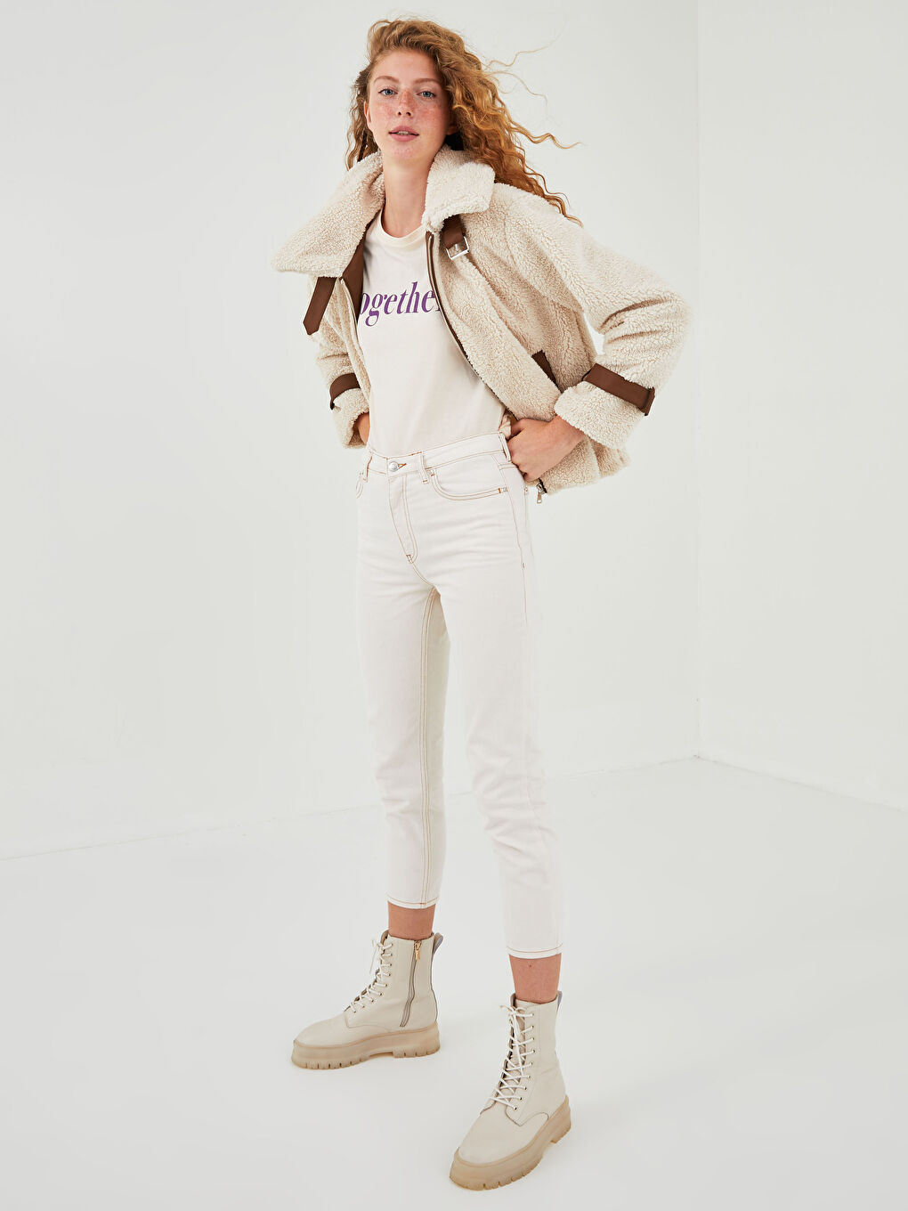 Bej Gömlek Yaka Düz Cep Detaylı Uzun Kollu Pelüş Kadın Mont-5