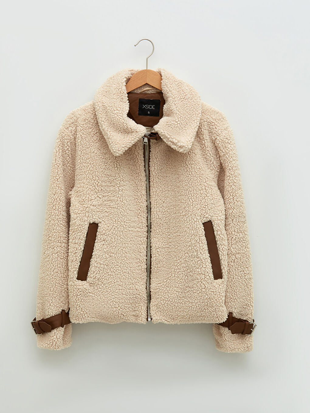 Bej Gömlek Yaka Düz Cep Detaylı Uzun Kollu Pelüş Kadın Mont-9