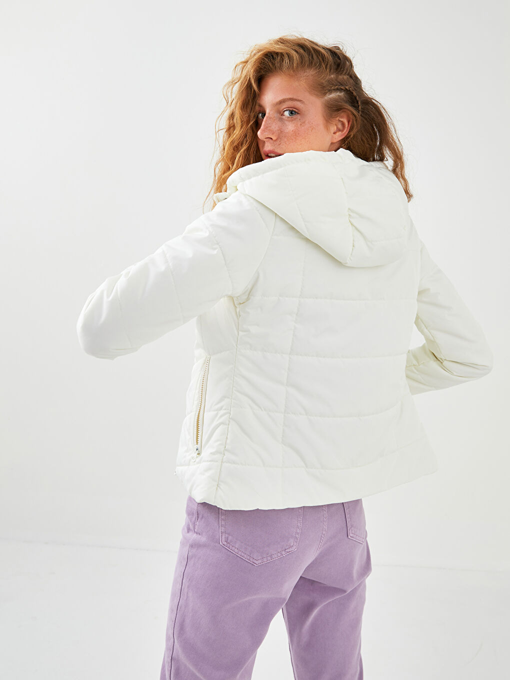 Ekru Kapüşon Yaka Fermuar Kapamalı Uzun Kollu Kadın Mont-4