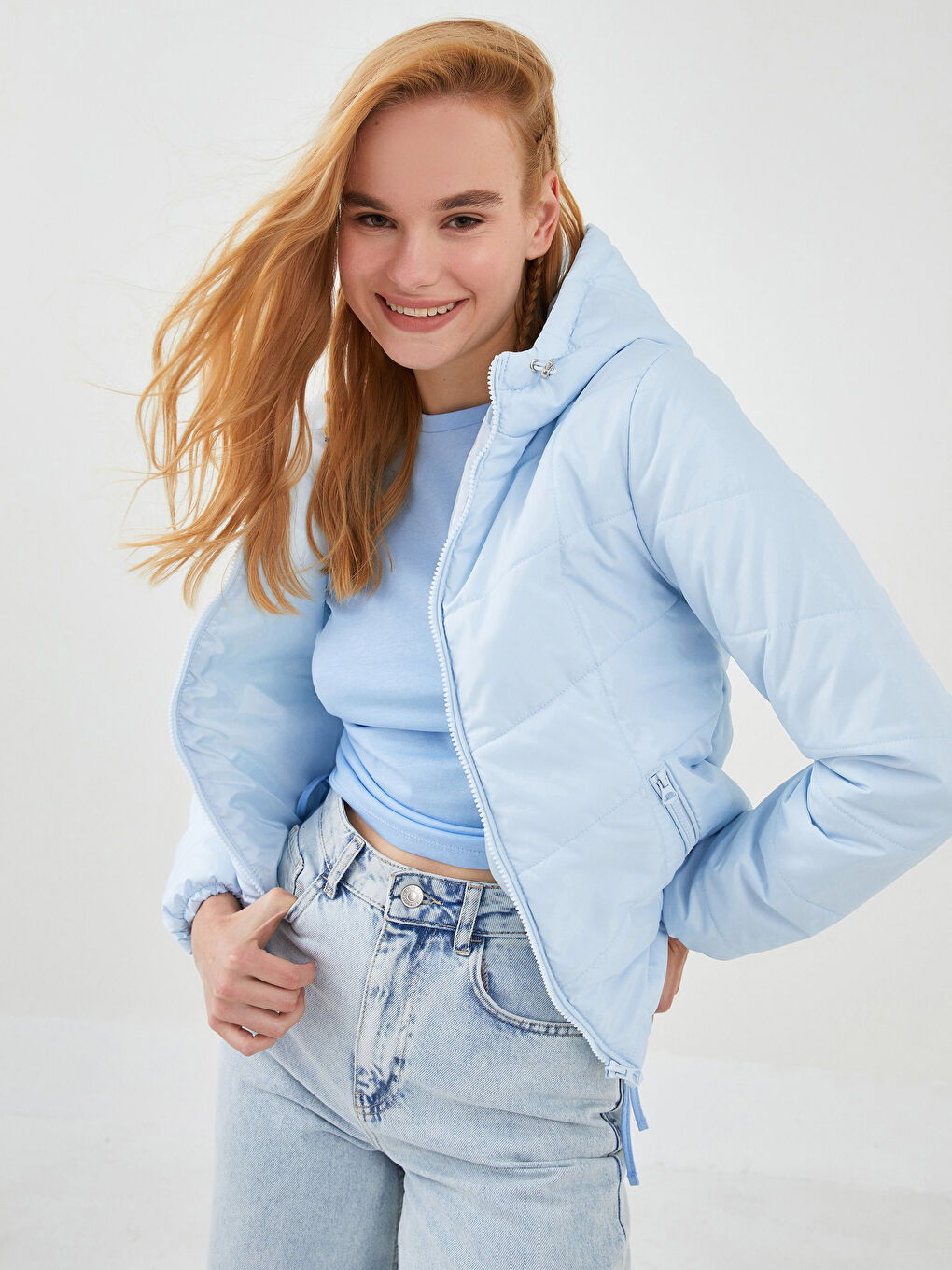 Палто за жени с качулка, закопчаване с цип и дълъг ръкав