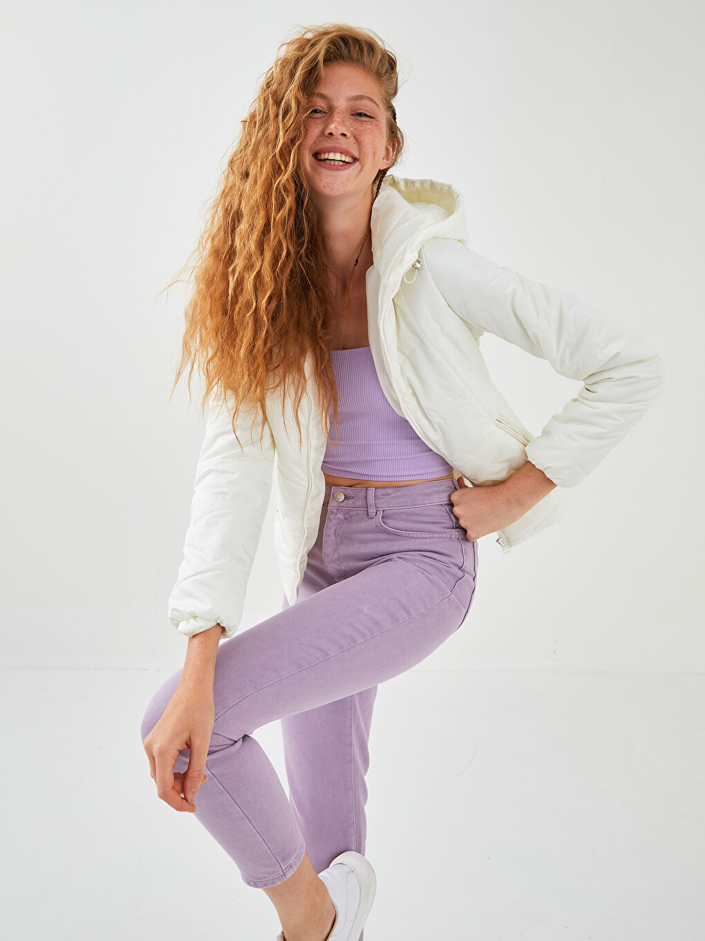 Ekru Kapüşon Yaka Fermuar Kapamalı Uzun Kollu Kadın Mont