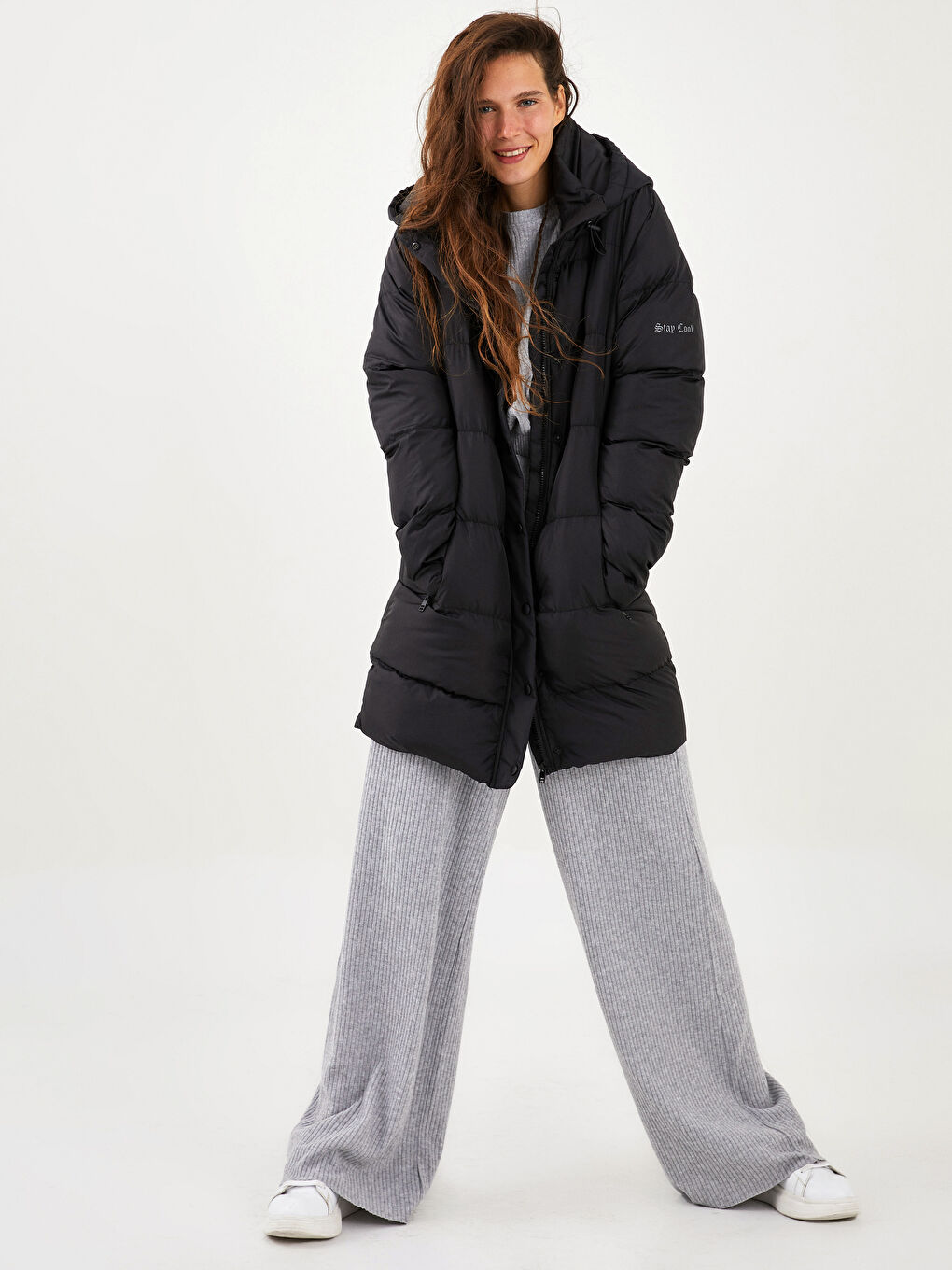 Siyah Kapüşon Yaka Düz Uzun Kollu Kadın Şişme Mont-3