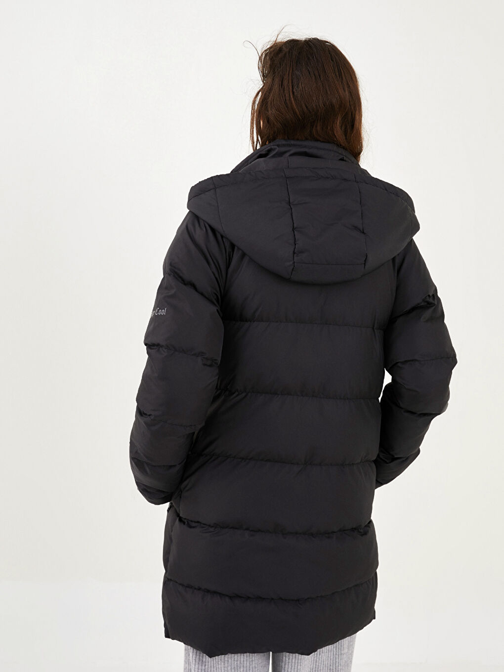 Siyah Kapüşon Yaka Düz Uzun Kollu Kadın Şişme Mont-5