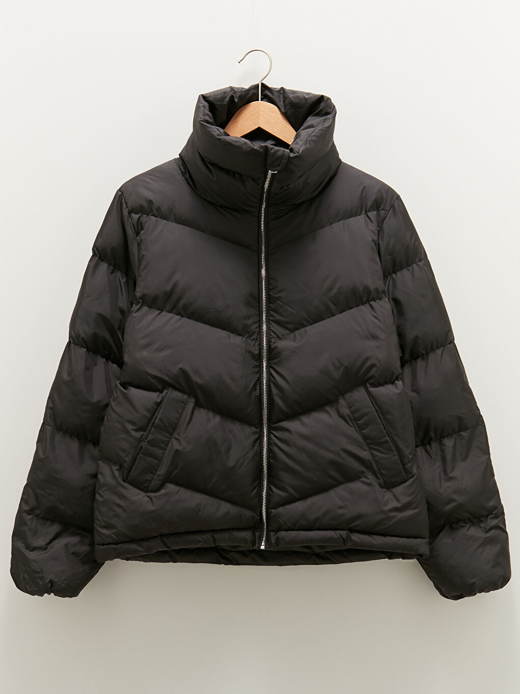 Siyah Dik Yaka Fermuarlı Uzun Kollu Kadın Şişme Mont-6