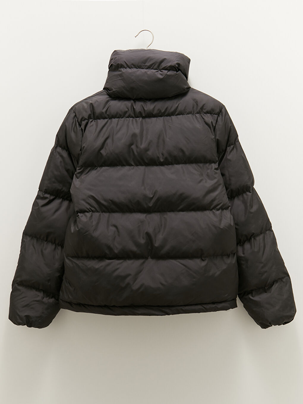 Siyah Dik Yaka Fermuarlı Uzun Kollu Kadın Şişme Mont-7