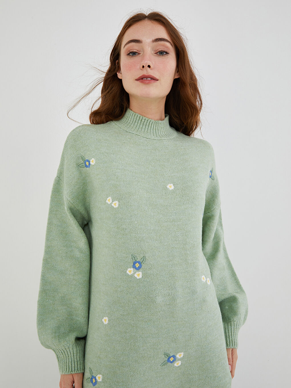 Әйелдерге арналған биік жағалы гүлді кестеленген ұзын жең трикотаж туника-1