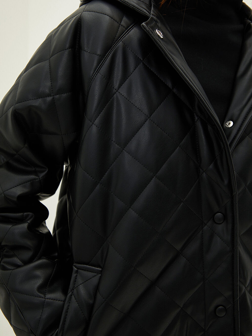 LCWAIKIKI Classic Veste Similicuir pour Femmes à Capuche Matelassée Imprimée Épaisse à Manches Longues -W1AK80Z8-CVL