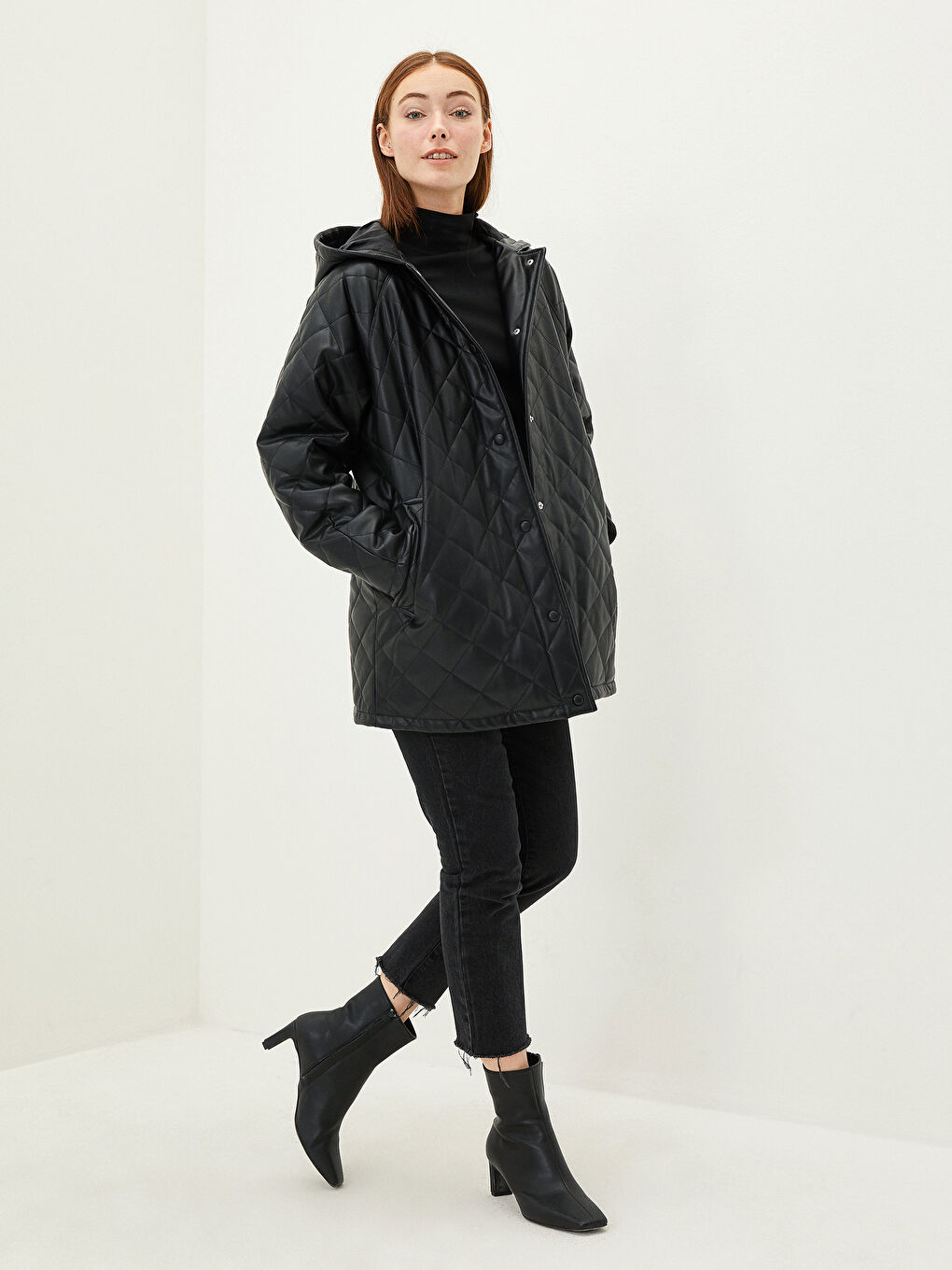 LCWAIKIKI Classic Veste Similicuir pour Femmes à Capuche Matelassée Imprimée Épaisse à Manches Longues -W1AK80Z8-CVL