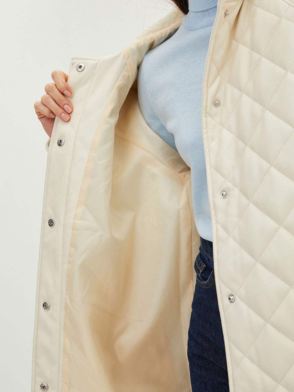 LCWAIKIKI Classic Veste Similicuir pour Femmes à Capuche Matelassée Imprimée Épaisse à Manches Longues -W1AK80Z8-RQH