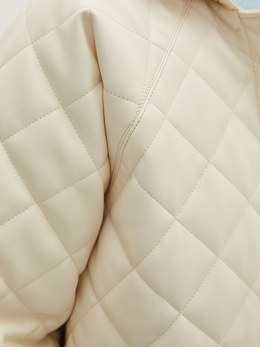 LCWAIKIKI Classic Veste Similicuir pour Femmes à Capuche Matelassée Imprimée Épaisse à Manches Longues -W1AK80Z8-RQH