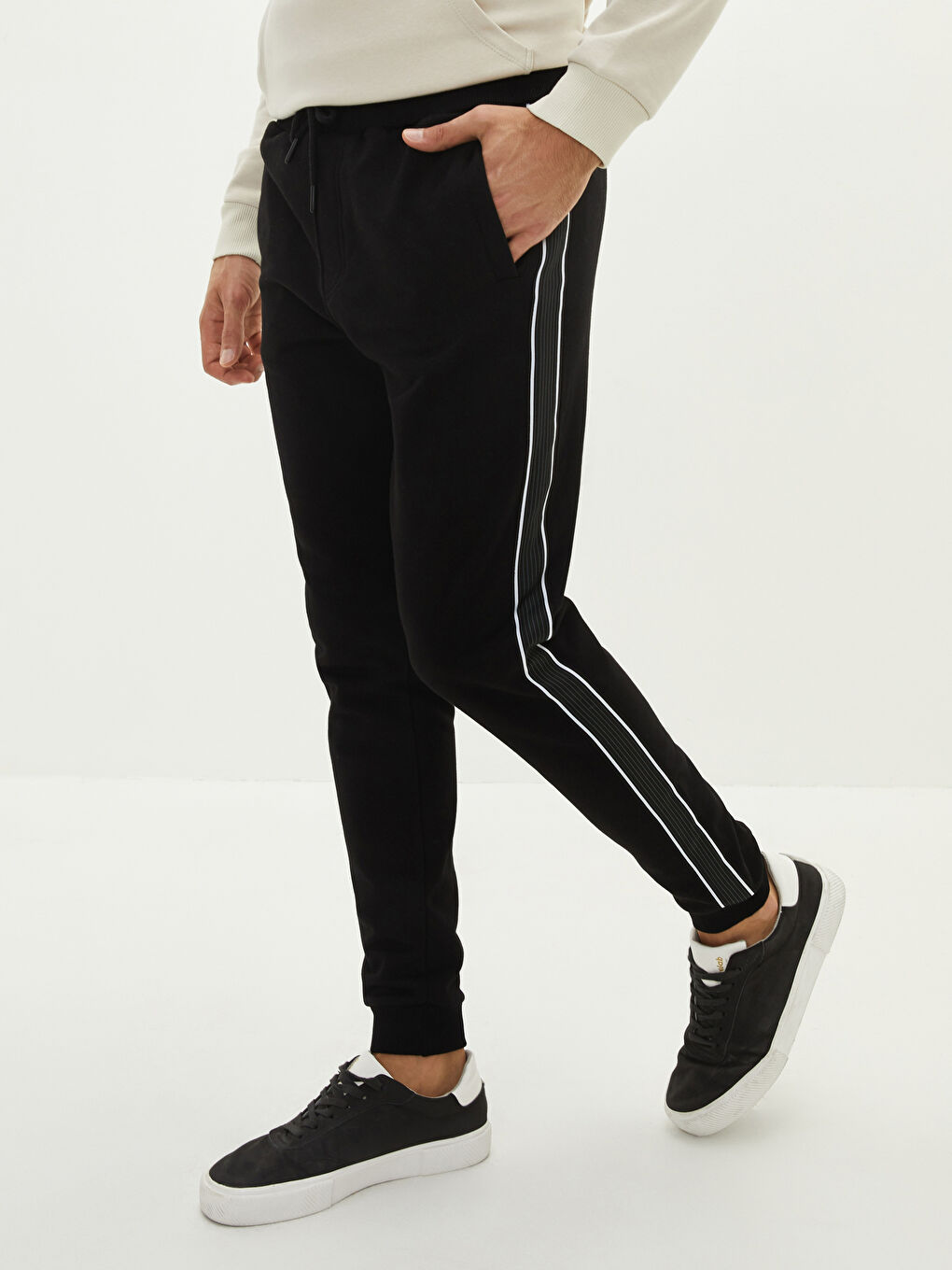 Slim Fit Men's Thick Jogger Sweatpants-3