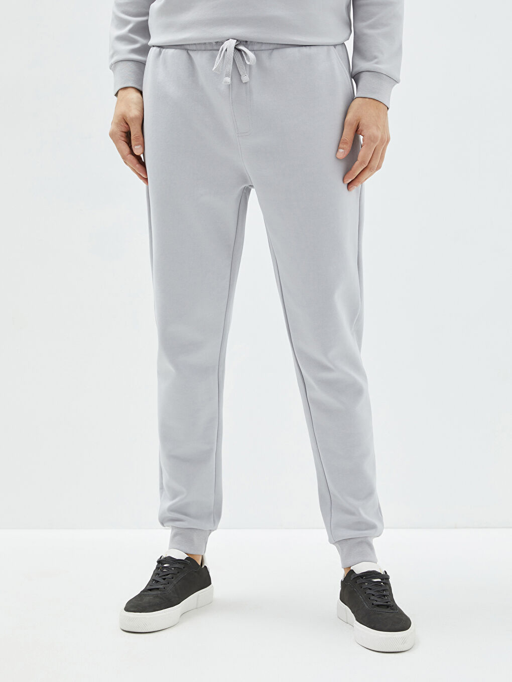 LCWAIKIKI Classic Standard Fit Herren Jogger-Sweatpants -W1AN11Z8-RUC