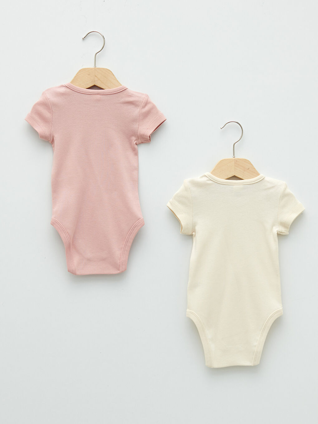 LCW baby Body Bébé Fille Basique en Coton Col Rond Manches Courtes avec Fermeture à Pression Lot de 3 Pièces -W1AO08Z1-PDY
