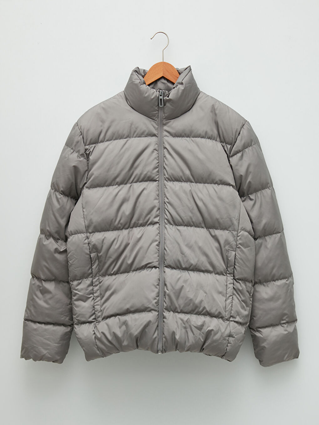 بالطو رجالي بياقة قمع تخين بمقاس عادي